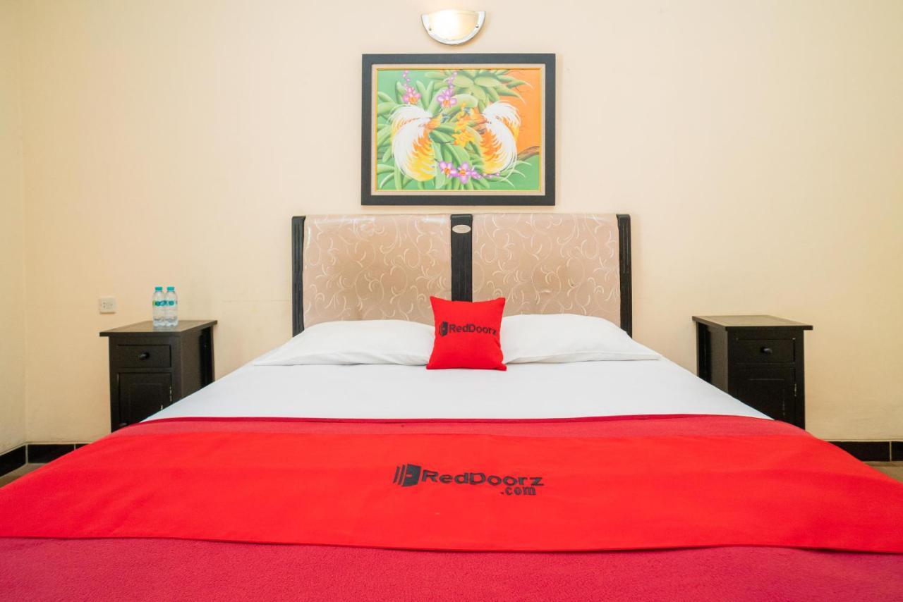 Hotel Reddoorz @ Panglima Sudirman Madiun Exterior foto